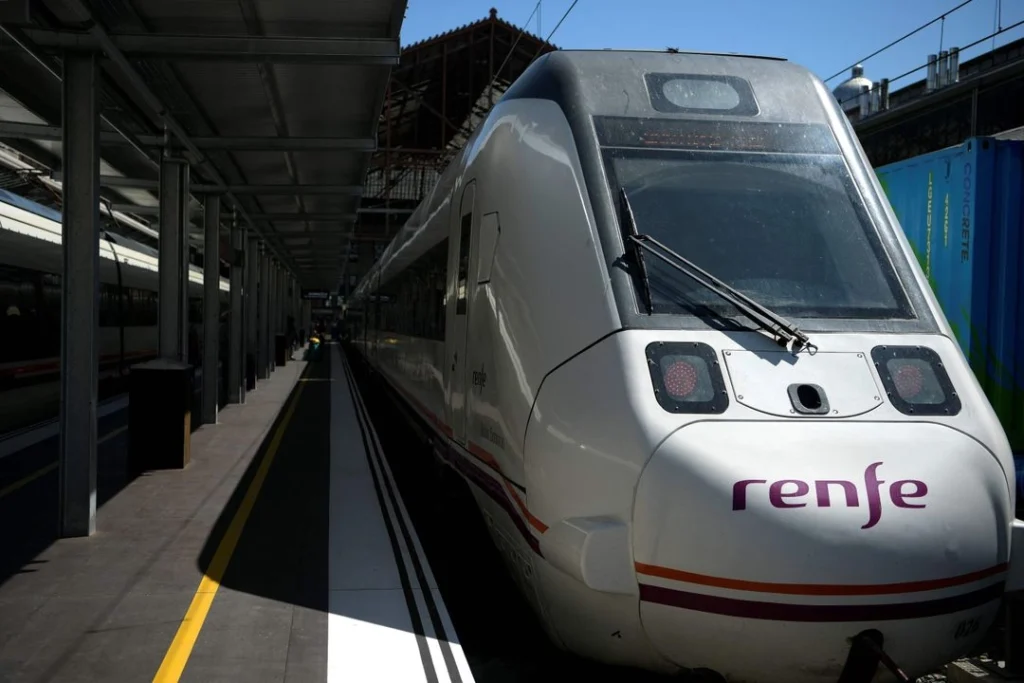 robo-de-cables-de-cobre-paraliza-trenes-en-espana-afecta-a-mas-de-10-mil-pasajeros_f41a0776-2487-4567-b00c-bd949970bb42_medialjnimgndimage=fullsize